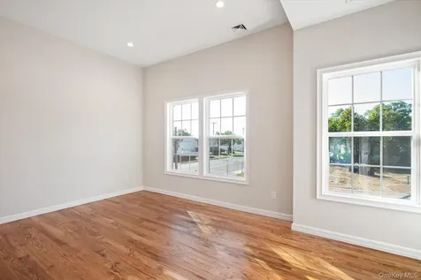 2 Gail-grace Court Copiague NY 11726