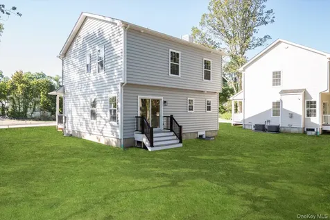 2 Gail-grace Court Copiague NY 11726