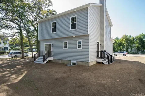 2 Gail-grace Court Copiague NY 11726