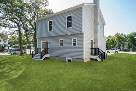 2 Gail-grace Court Copiague NY 11726