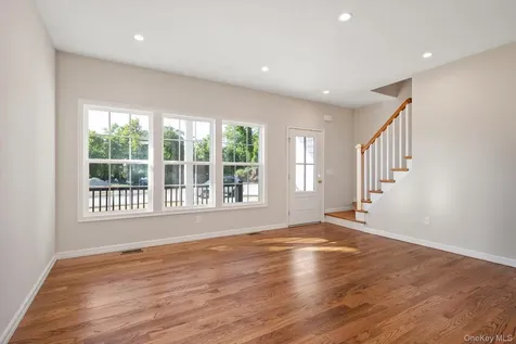 2 Gail-grace Court Copiague NY 11726