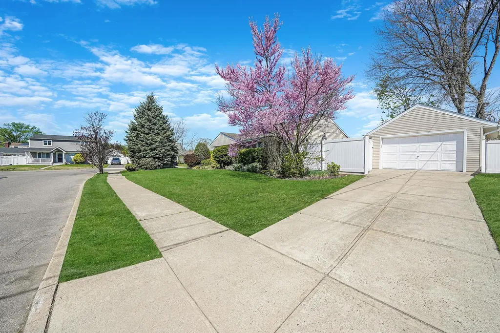 1 Elizabeth Drive Bethpage NY 11714
