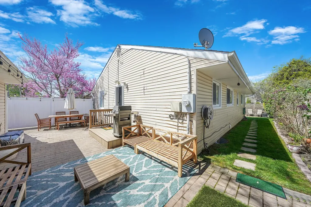 1 Elizabeth Drive Bethpage NY 11714