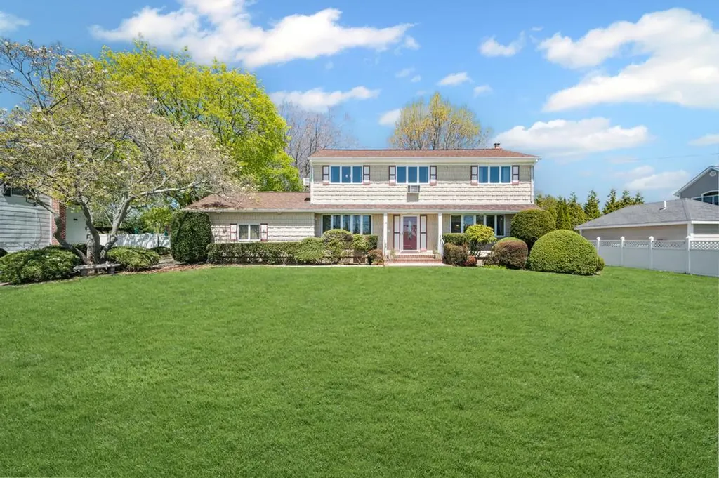 1 Bardolier Lane Bay Shore NY 11706