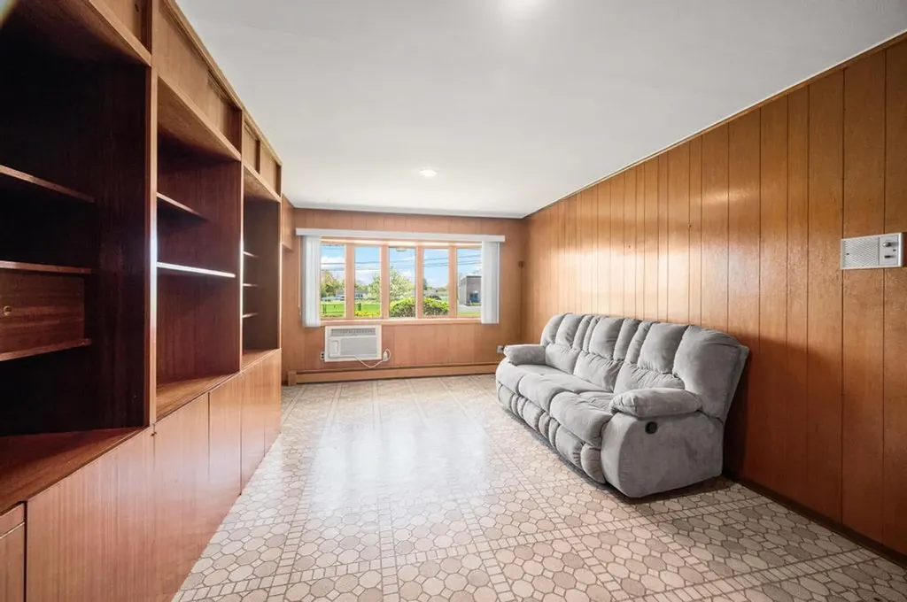 1 Bardolier Lane Bay Shore NY 11706