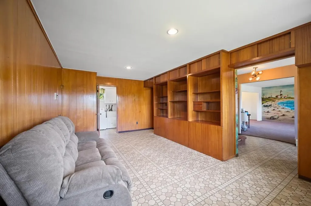 1 Bardolier Lane Bay Shore NY 11706