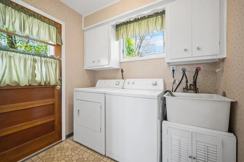 1 Bardolier Lane Bay Shore NY 11706