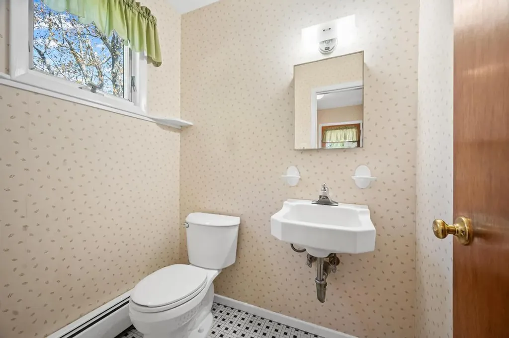 1 Bardolier Lane Bay Shore NY 11706