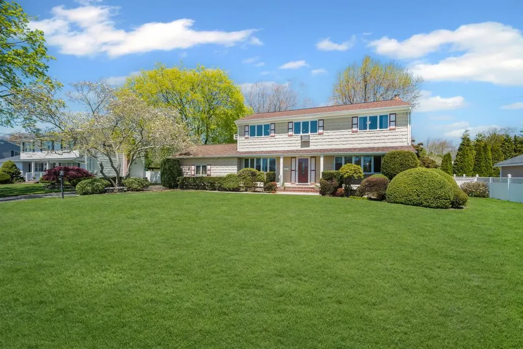 1 Bardolier Lane Bay Shore NY 11706