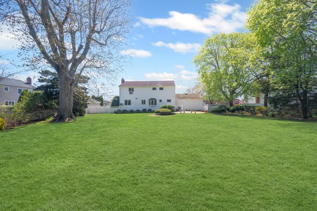 1 Bardolier Lane Bay Shore NY 11706