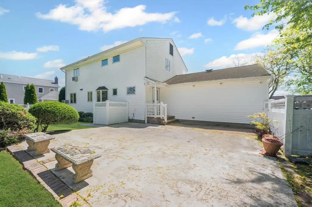 1 Bardolier Lane Bay Shore NY 11706