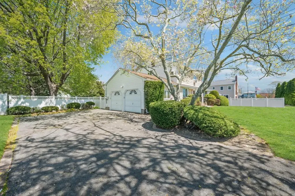1 Bardolier Lane Bay Shore NY 11706