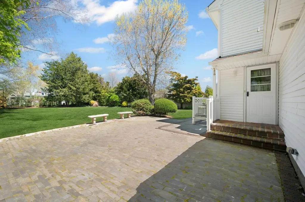 1 Bardolier Lane Bay Shore NY 11706