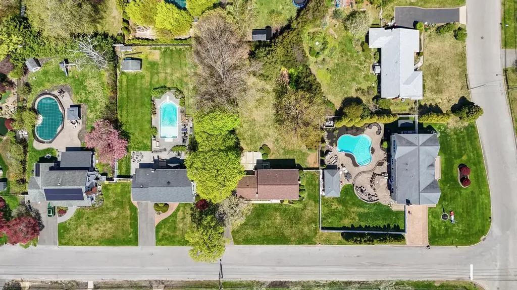 1 Bardolier Lane Bay Shore NY 11706