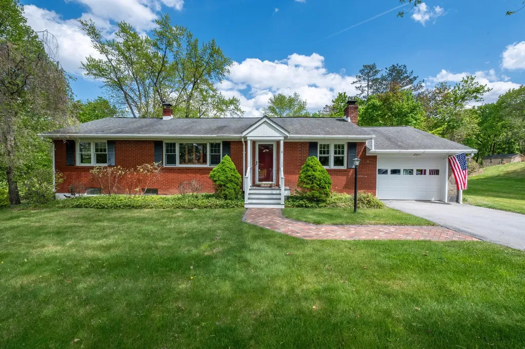 11 Mcintosh Drive Poughkeepsie NY 12603