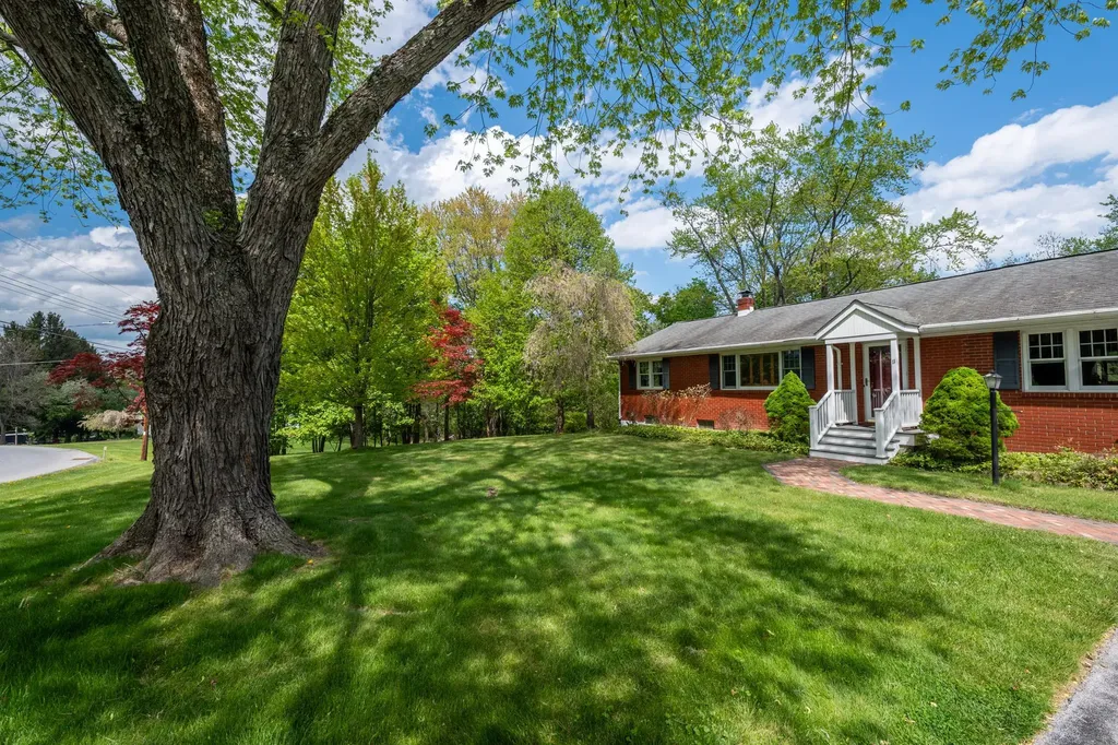 11 Mcintosh Drive Poughkeepsie NY 12603