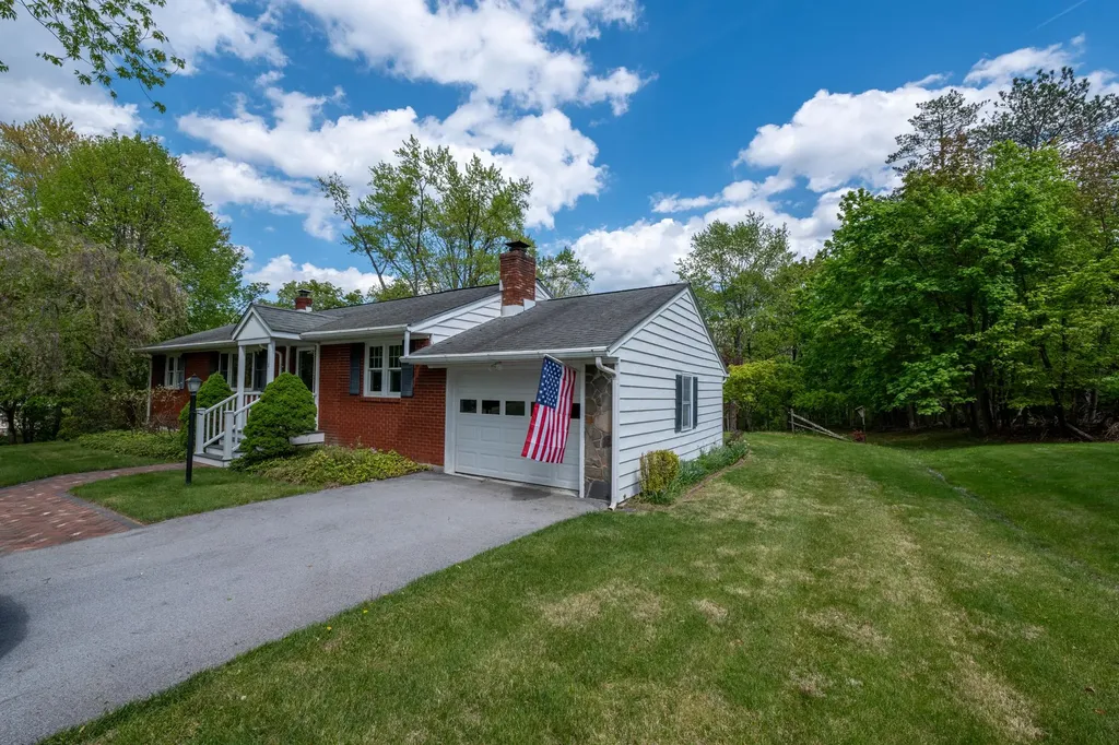 11 Mcintosh Drive Poughkeepsie NY 12603