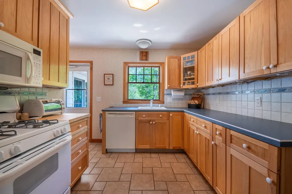11 Mcintosh Drive Poughkeepsie NY 12603