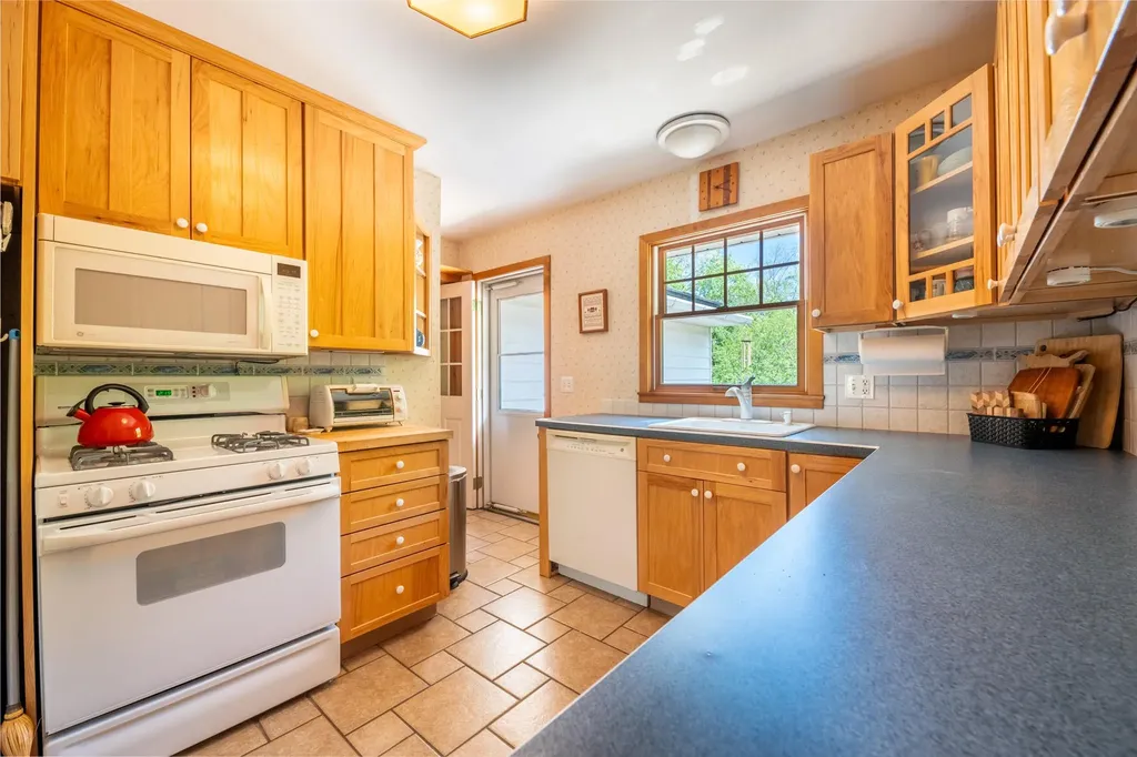 11 Mcintosh Drive Poughkeepsie NY 12603