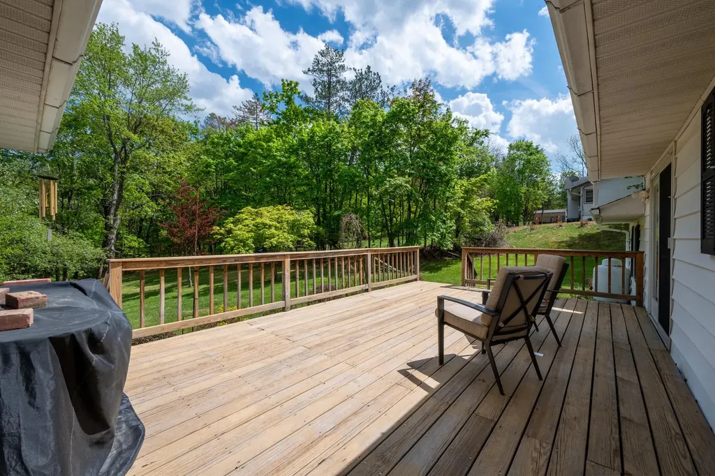 11 Mcintosh Drive Poughkeepsie NY 12603