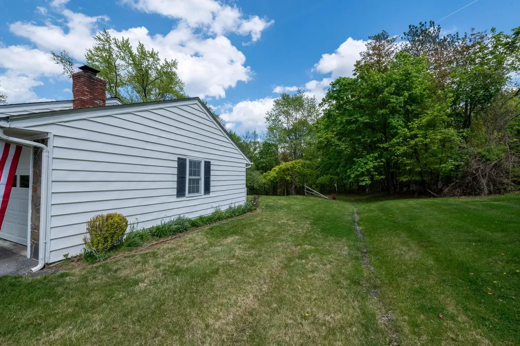11 Mcintosh Drive Poughkeepsie NY 12603
