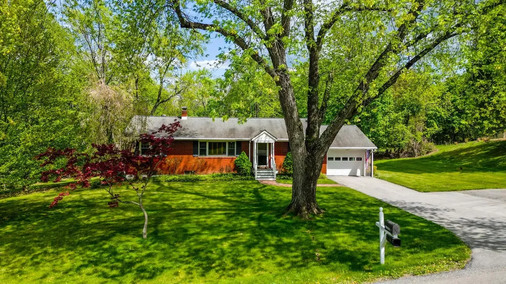 11 Mcintosh Drive Poughkeepsie NY 12603