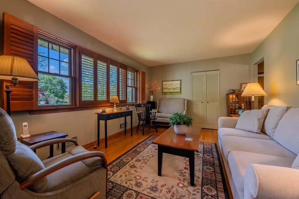 11 Mcintosh Drive Poughkeepsie NY 12603