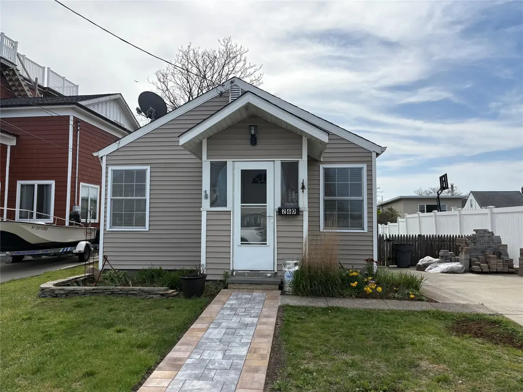 260 East Drive Babylon NY 11726