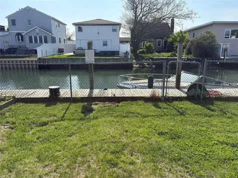 260 East Drive Copiague NY 11726