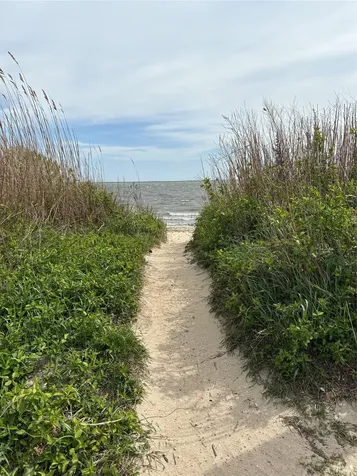 260 East Drive Copiague NY 11726