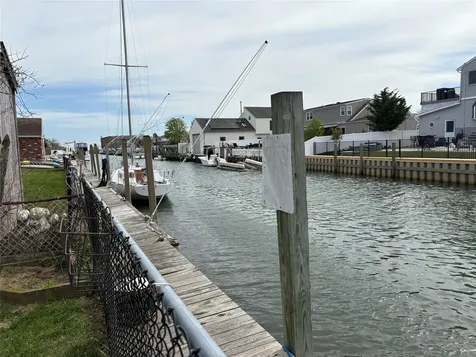 260 East Drive Copiague NY 11726