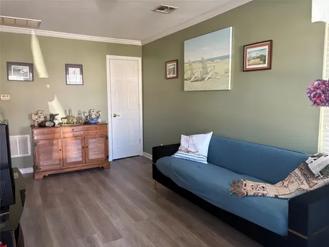 260 East Drive Copiague NY 11726