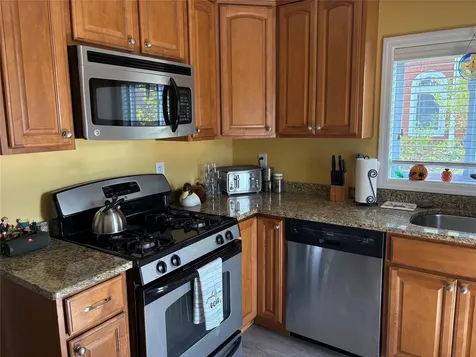 260 East Drive Copiague NY 11726