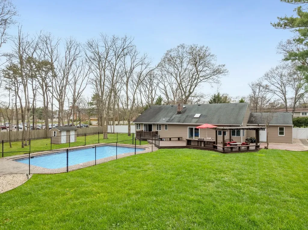 1220 Carlls Straight Path Dix Hills NY 11746