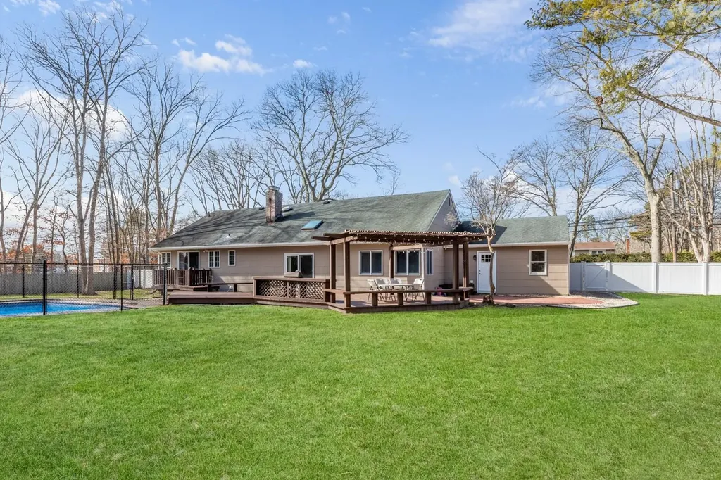 1220 Carlls Straight Path Dix Hills NY 11746