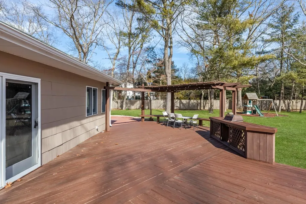 1220 Carlls Straight Path Dix Hills NY 11746