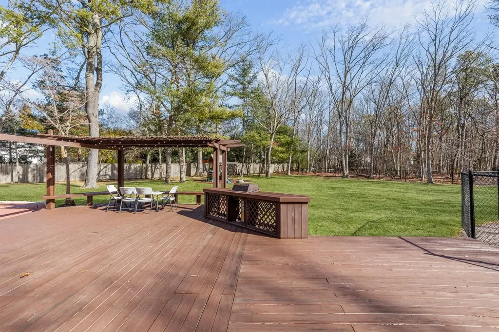 1220 Carlls Straight Path Dix Hills NY 11746