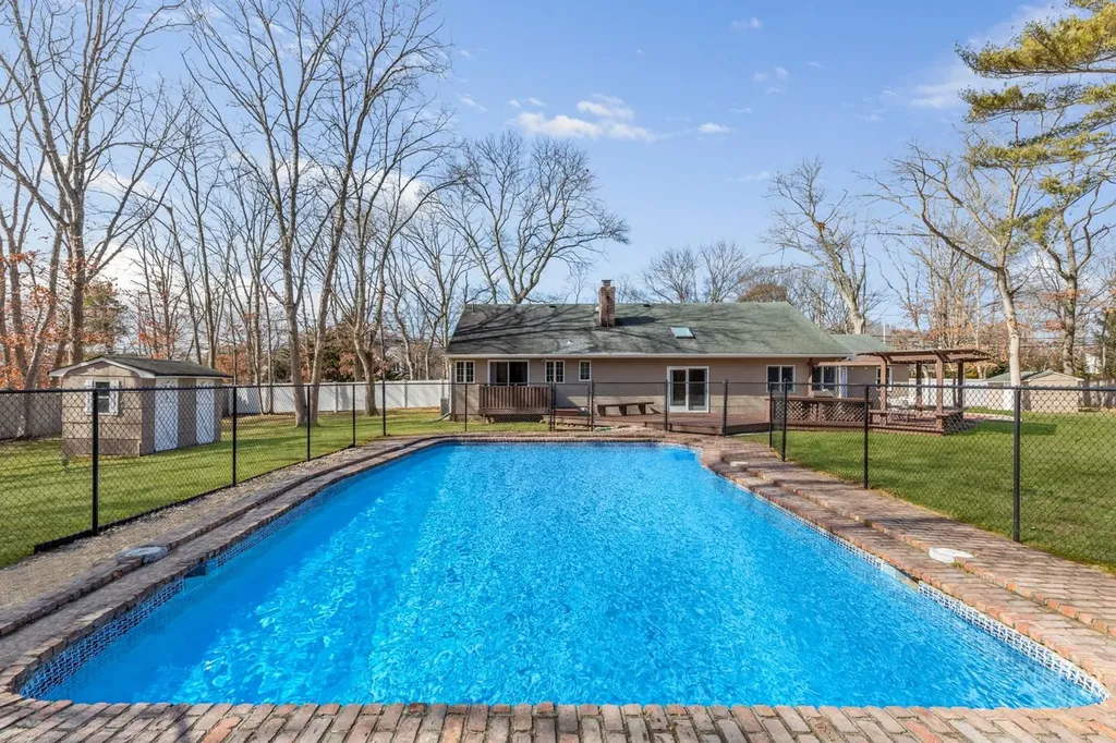 1220 Carlls Straight Path Dix Hills NY 11746