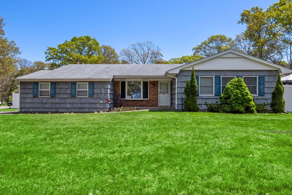 25 Teele Drive Coram NY 11727