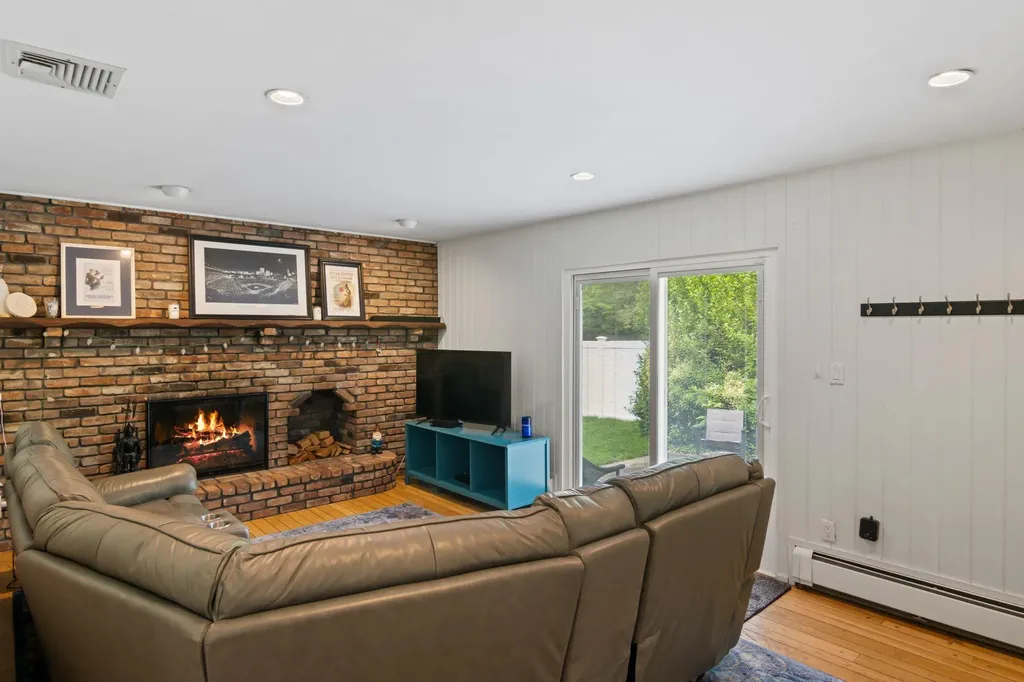 25 Teele Drive Coram NY 11727