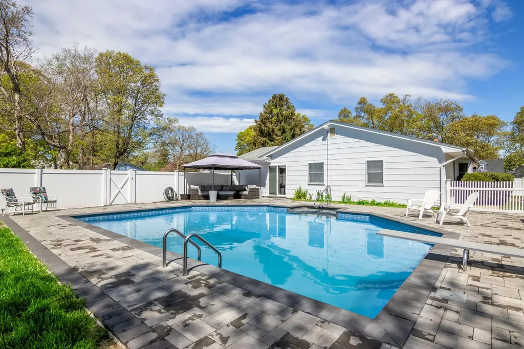 25 Teele Drive Coram NY 11727