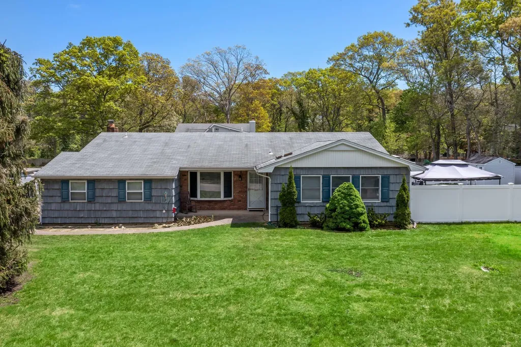 25 Teele Drive Coram NY 11727