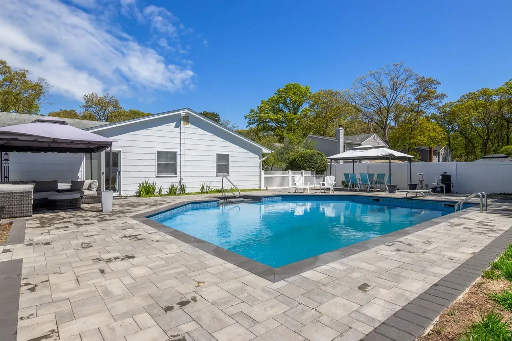 25 Teele Drive Coram NY 11727