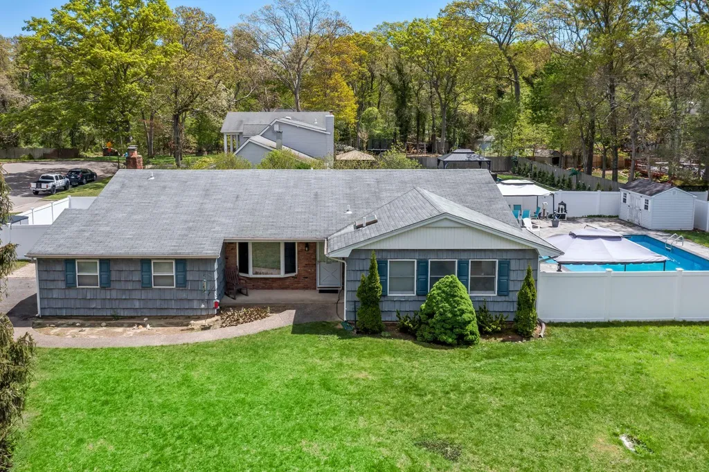 25 Teele Drive Coram NY 11727