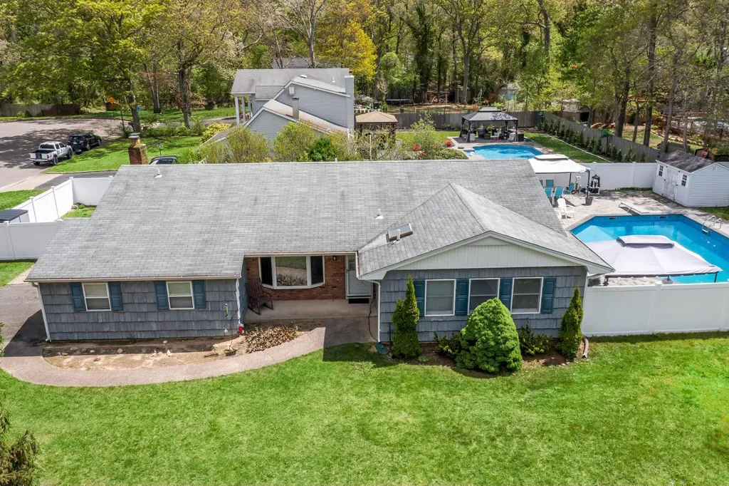 25 Teele Drive Coram NY 11727