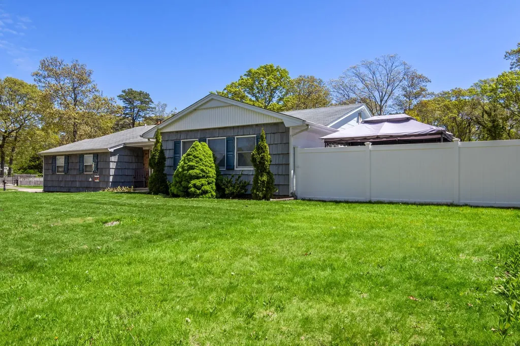 25 Teele Drive Coram NY 11727