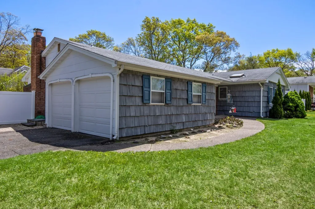 25 Teele Drive Coram NY 11727