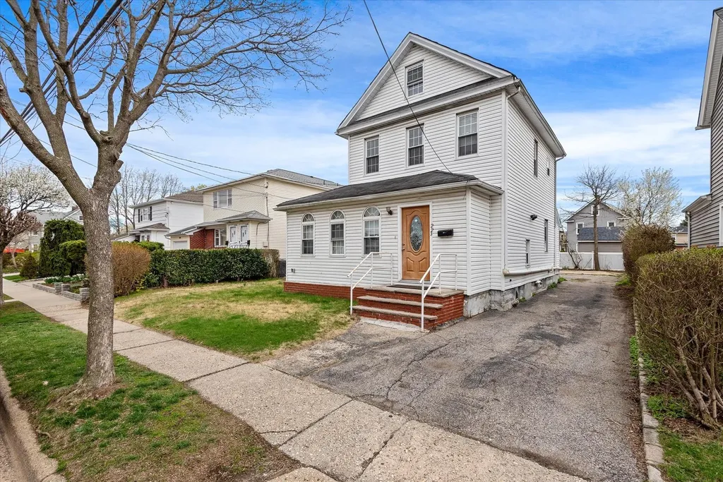 223 Jackson Avenue Mineola NY 11501