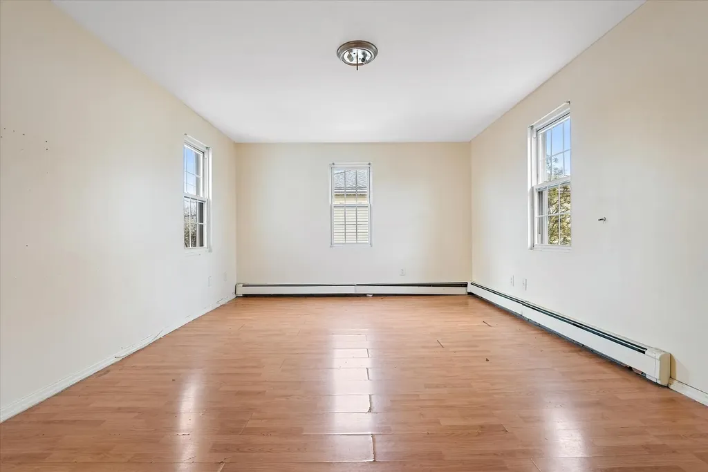 223 Jackson Avenue Mineola NY 11501