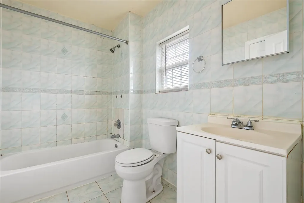 223 Jackson Avenue Mineola NY 11501